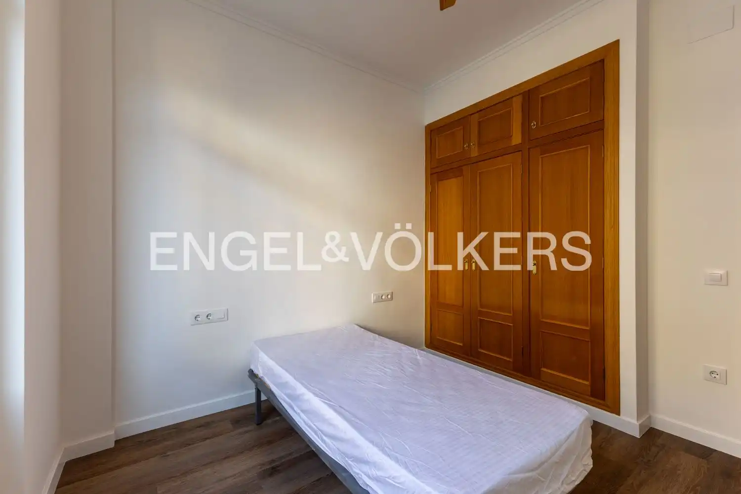 Wohnung zur Miete in Carrer del Pintor Salvador Abril, Russafa
