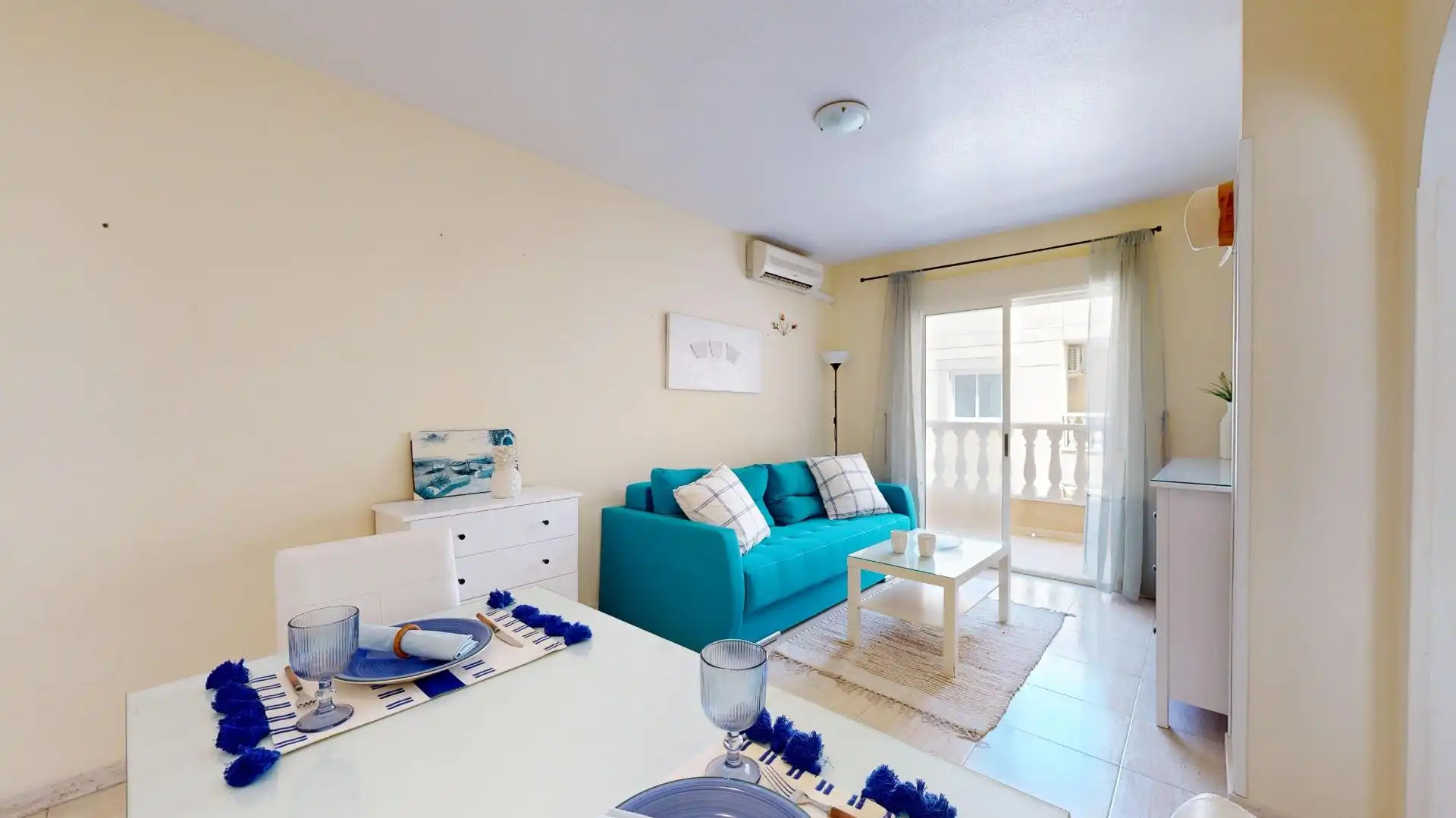 Sala d'estar de Pis en venda en Torrevieja amb Aire condicionat, Terrassa i Moblat