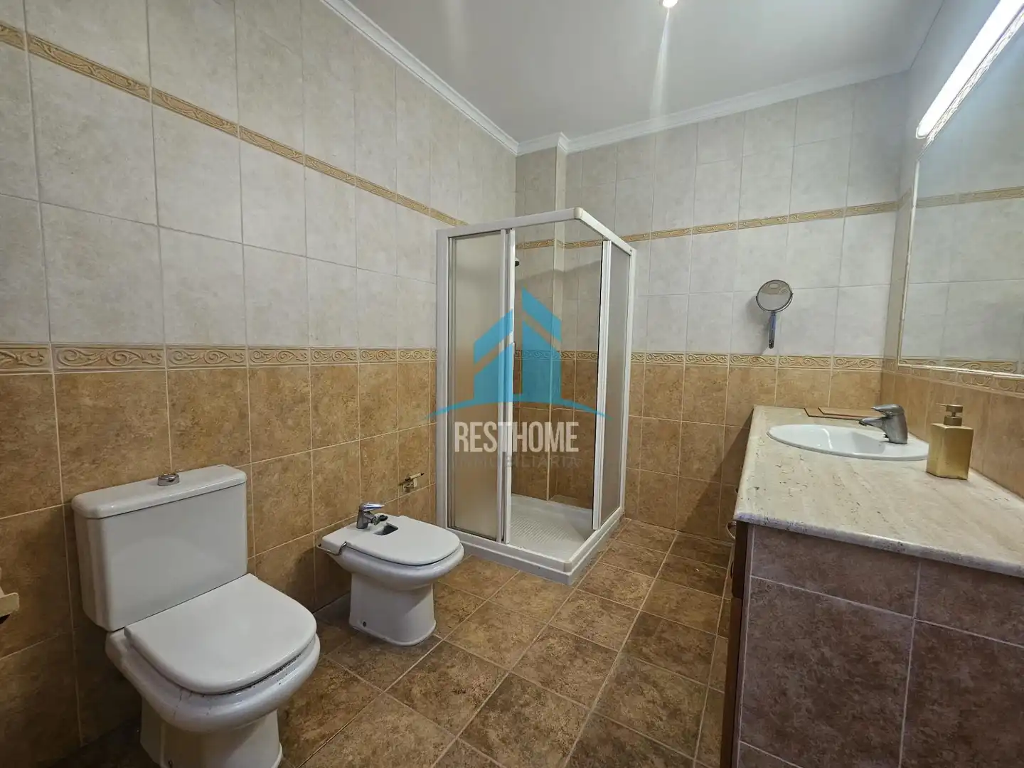 Badezimmer von Einfamilien-Reihenhaus zum Verkauf in Guadassuar mit Heizung, Terrasse und Abstellraum