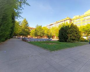 Vista exterior de Pis en venda en Burgos Capital amb Calefacció i Moblat