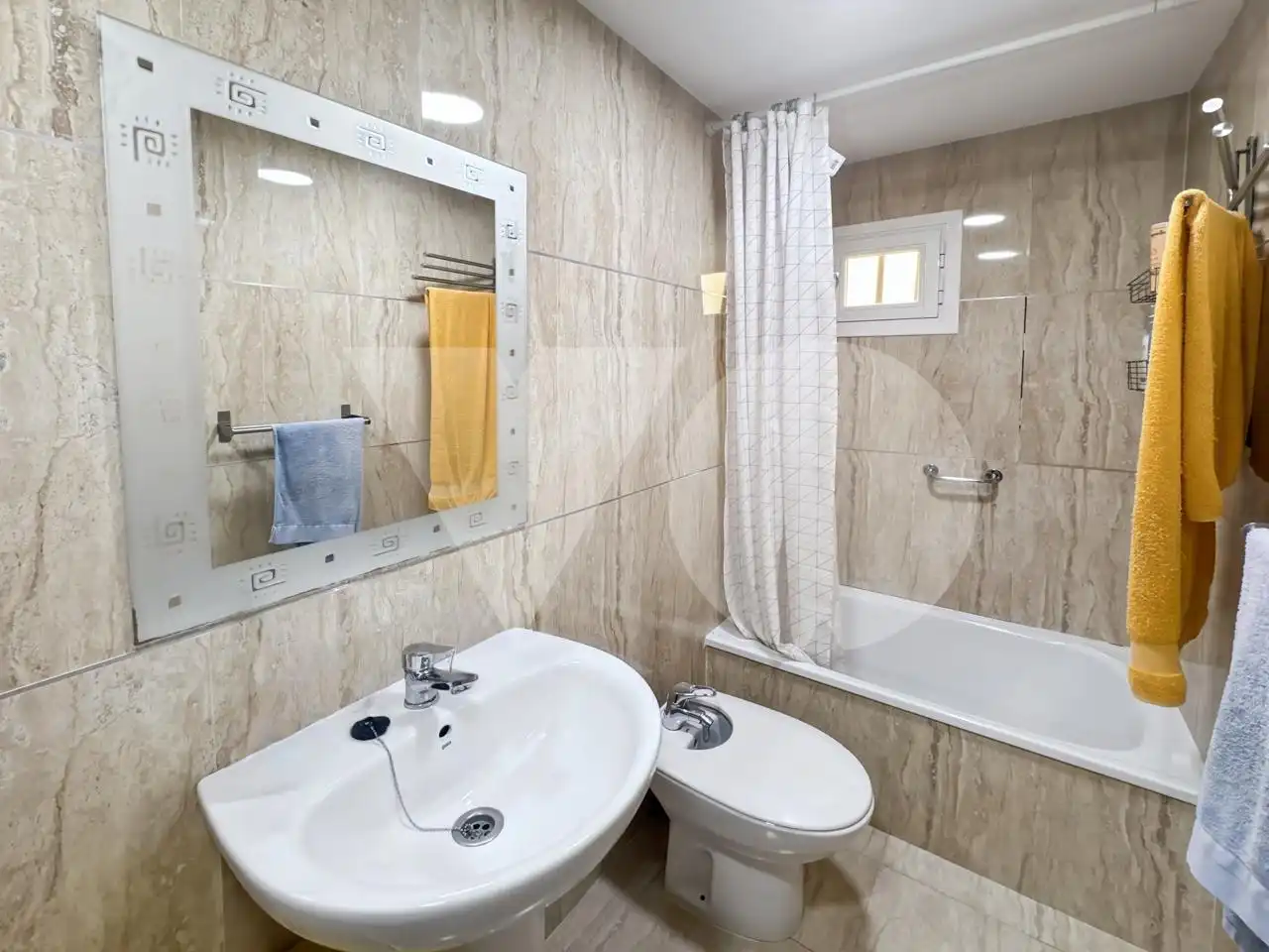 Bathroom of Flat for sale in Moratalaz