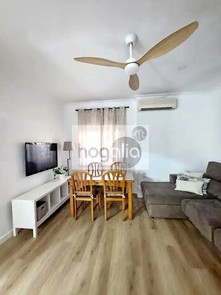Wohnzimmer von Erdgeschoss zur Miete in Sevilla mit Klimaanlage und Möbliert