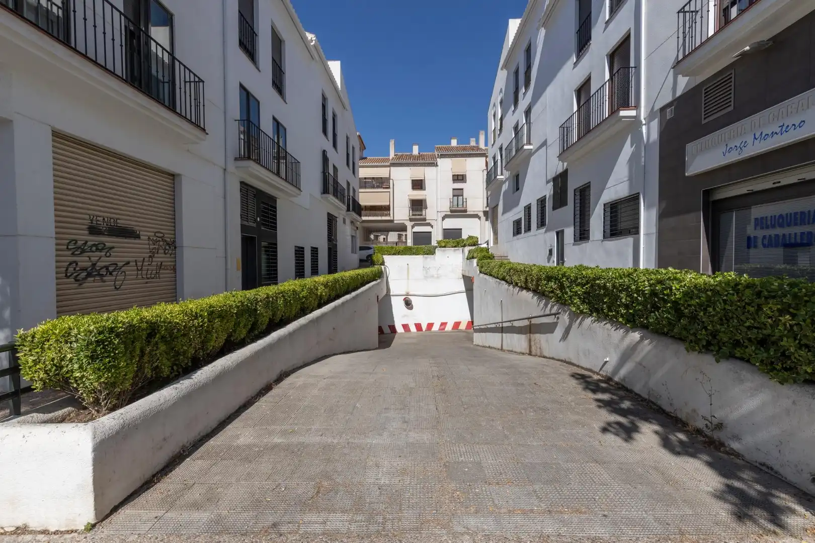 Außenansicht von Erdgeschoss zum Verkauf in Granada mit Klimaanlage, Heizung und Möbliert