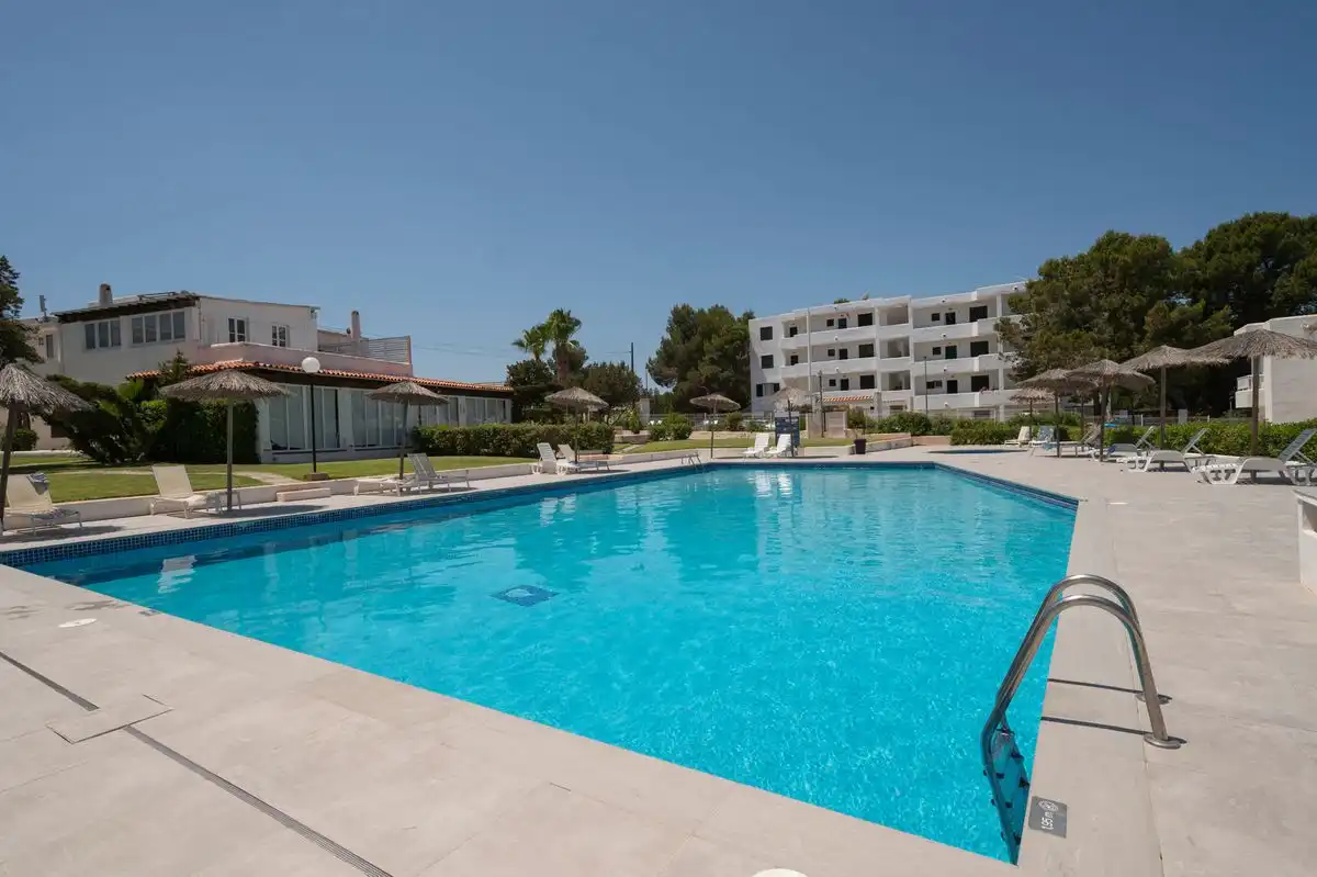 Piscina de Piso en venta en Sant Josep de sa Talaia con Aire acondicionado, Calefacción y Jardín privado