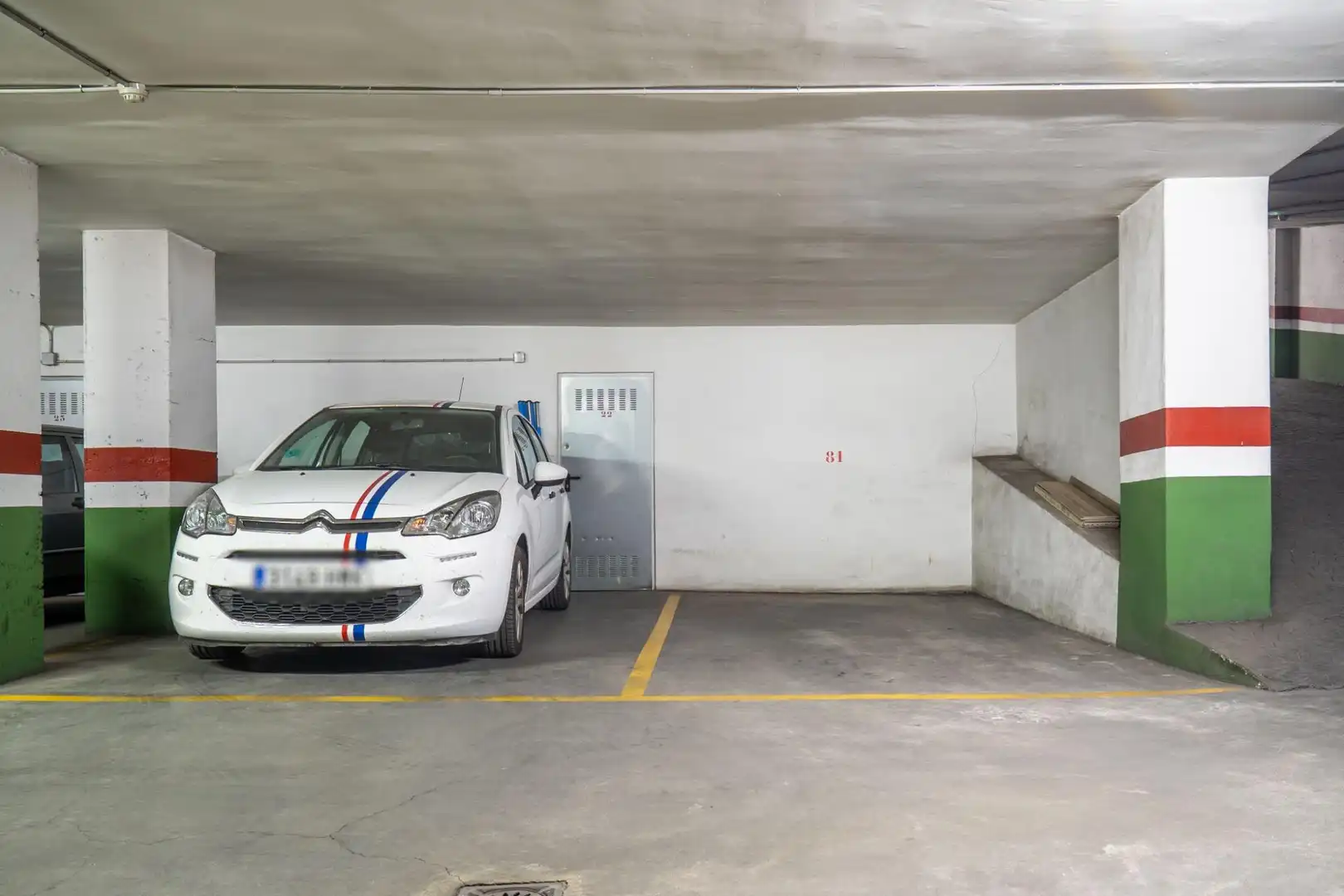 Parkplatz von Garage zum Verkauf in Granada