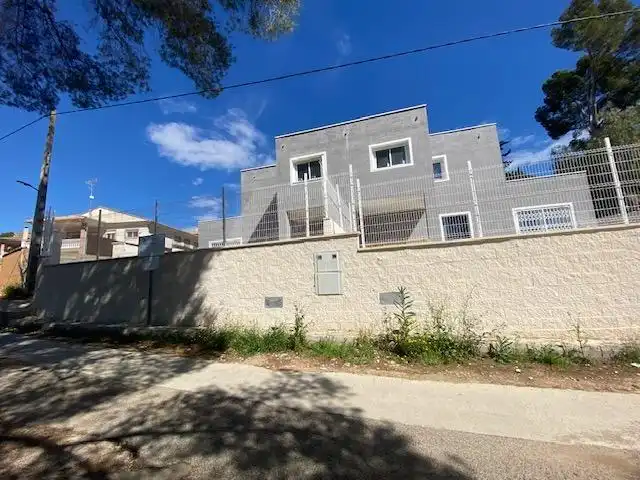 Vista exterior de Casa adosada en venda en Godelleta amb Piscina comunitària