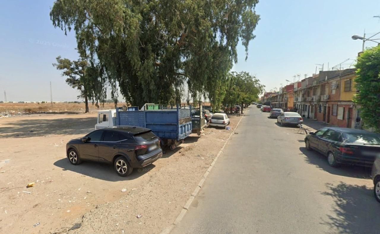Exterior view of Single-family semi-detached for sale in  Sevilla Capital