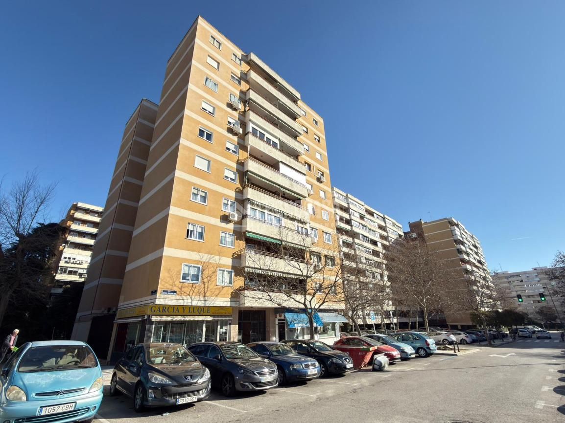 Vista exterior de Pis en venda en Alcorcón amb Calefacció, Terrassa i Traster