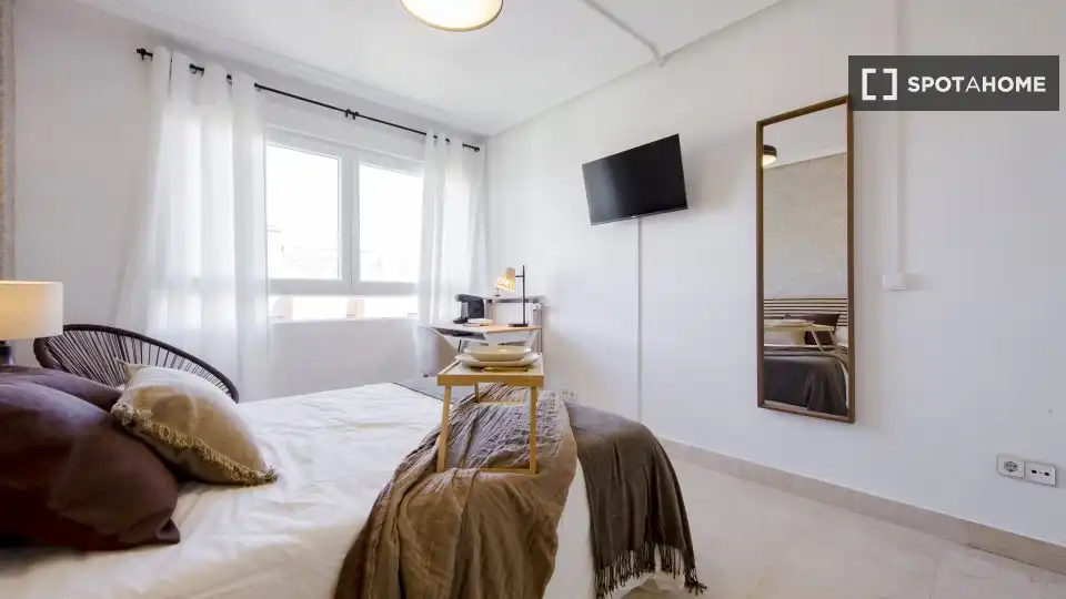 Bedroom of Flat for rent in Madrid  with Air Conditioner, Heating and Furnished