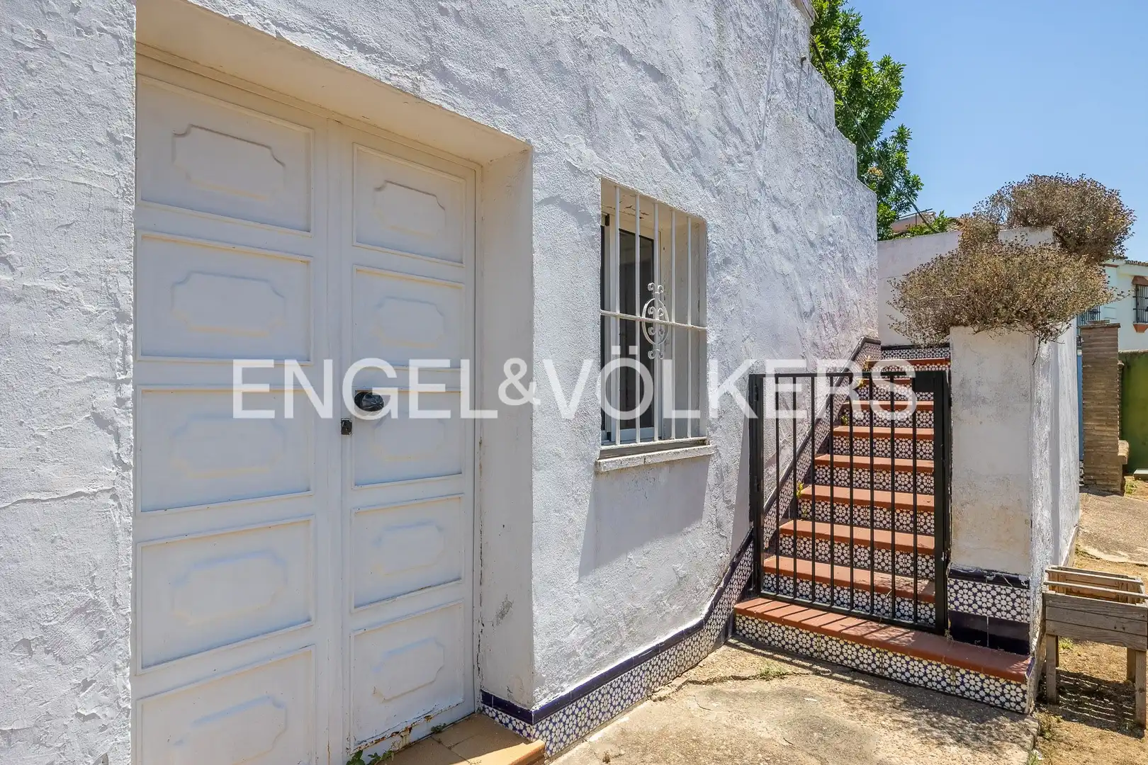 Vista exterior de Casa o chalet en venta en Sevilla con Calefacción y Jardín privado