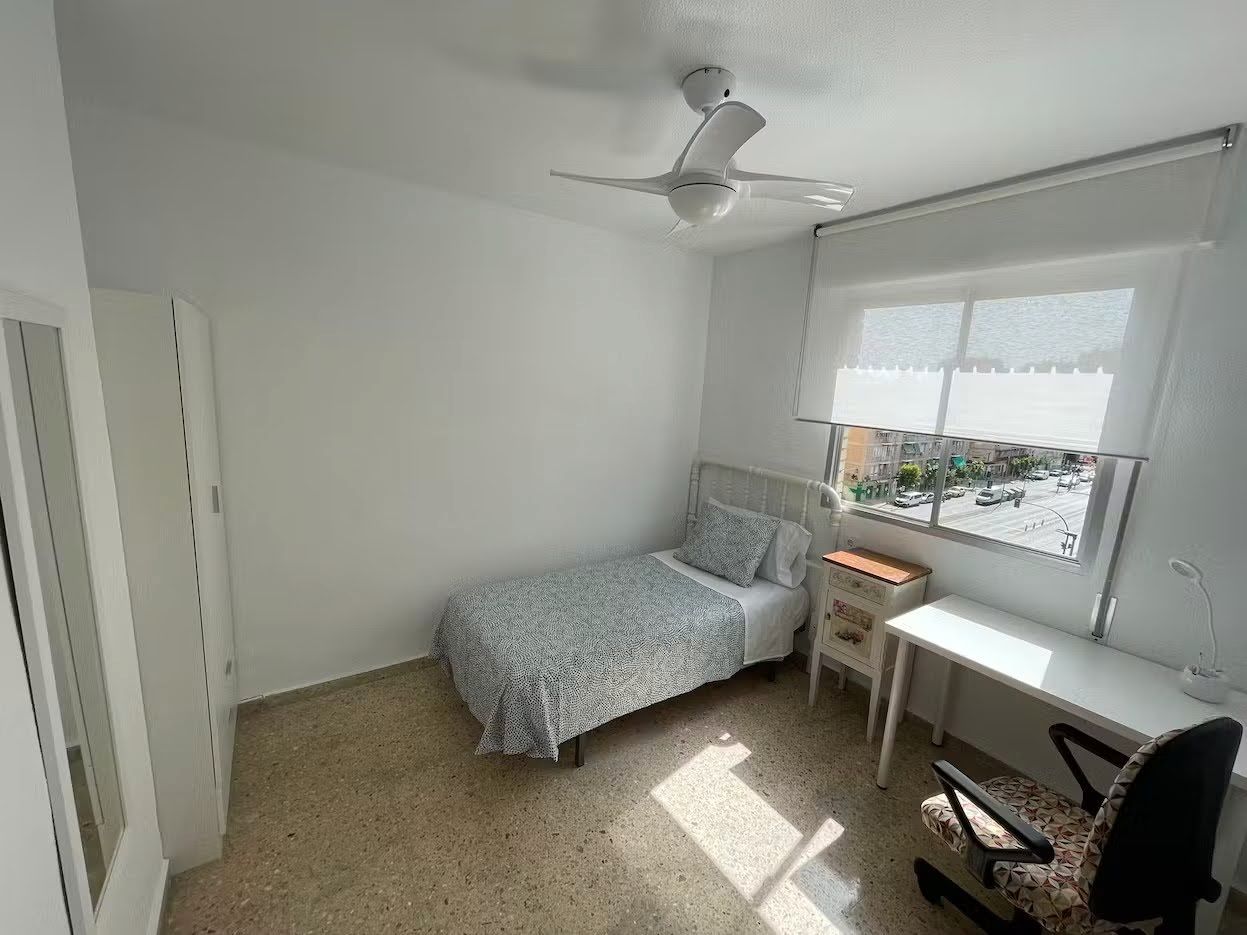 Habitación de Piso para compartir en  Murcia Capital con Calefacción, Terraza y Amueblado