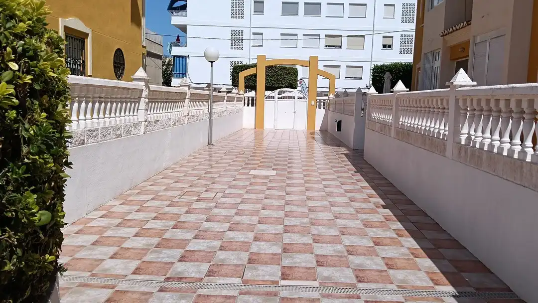 Wohnungen zum Verkauf in Xeraco mit Klimaanlage, Privatgarten und Terrasse