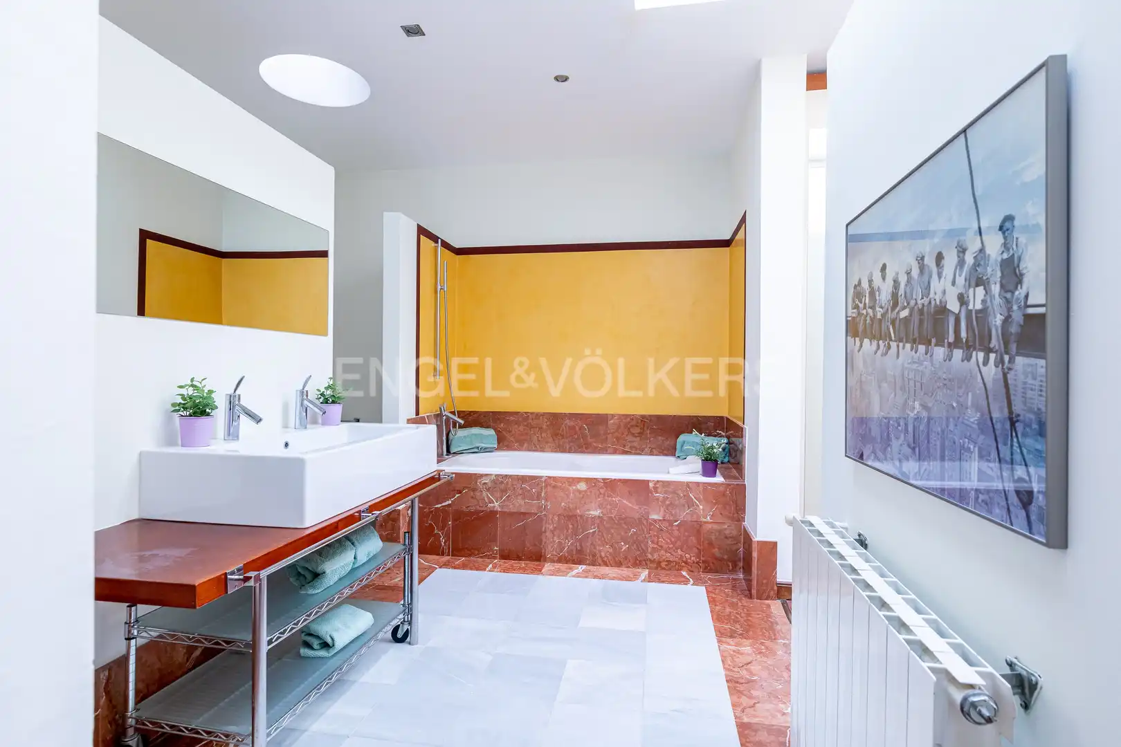 Bathroom of Attic for sale in Sevilla  with Air Conditioner, Heating and Terrace