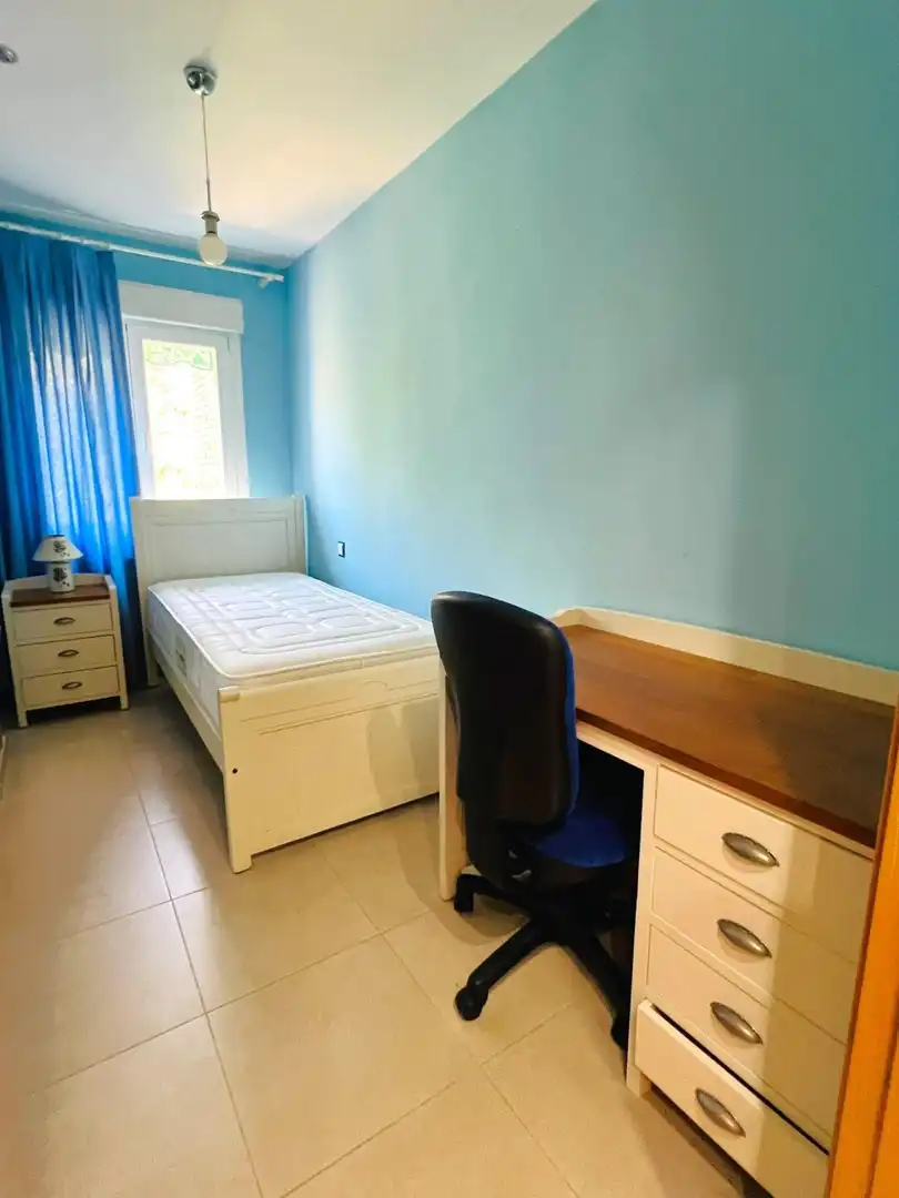 Schlafzimmer von Wohnung zur Miete in Madrid mit Klimaanlage, Heizung und Möbliert