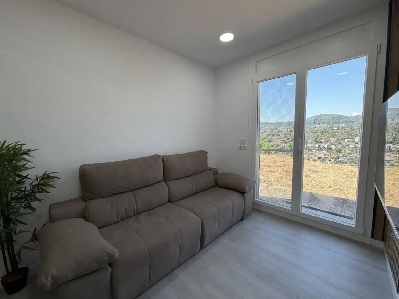 Sala d'estar de Casa o xalet en venda en Vallirana amb Aire condicionat, Calefacció i Terrassa