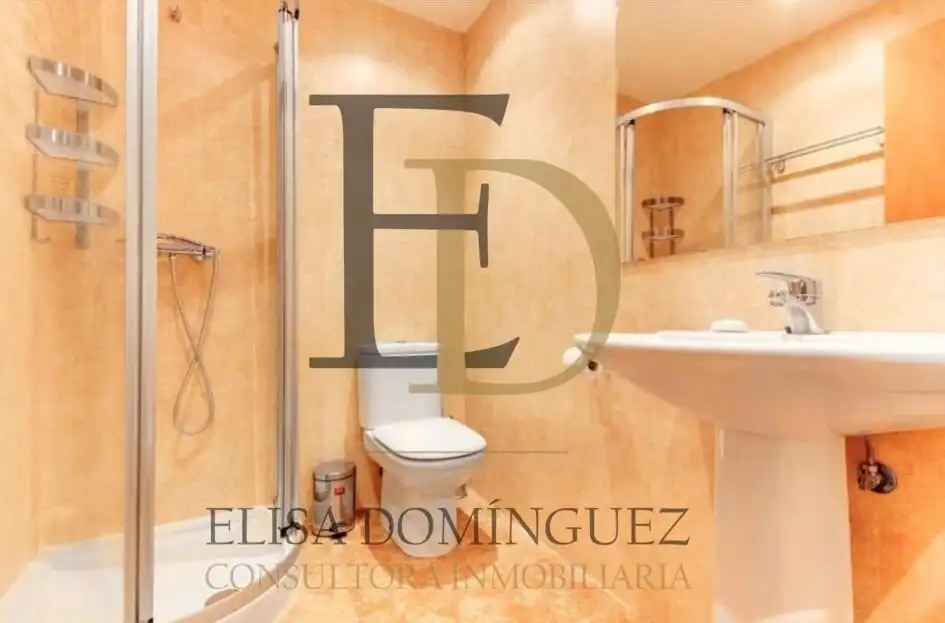 Badezimmer von Wohnung zur Miete in Salamanca mit Klimaanlage, Heizung und Möbliert