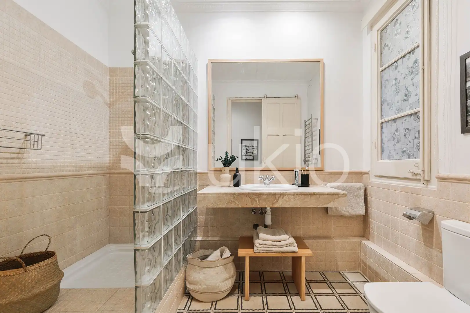 Badezimmer von Wohnungen zur Miete in Barcelona mit Klimaanlage, Möbliert und Ofen
