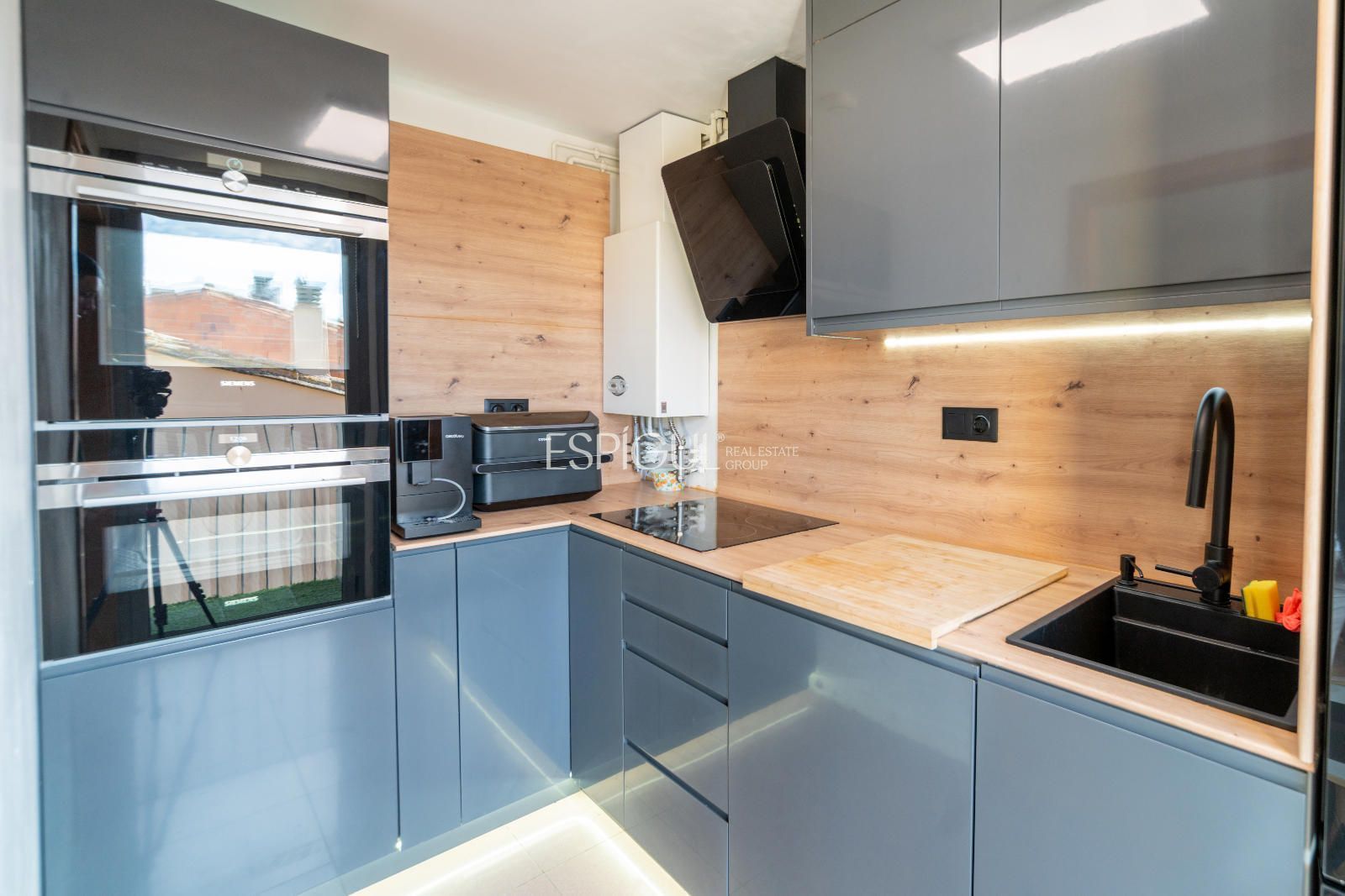 Cuina de Dúplex en venda en Salt amb Calefacció, Parquet i Terrassa