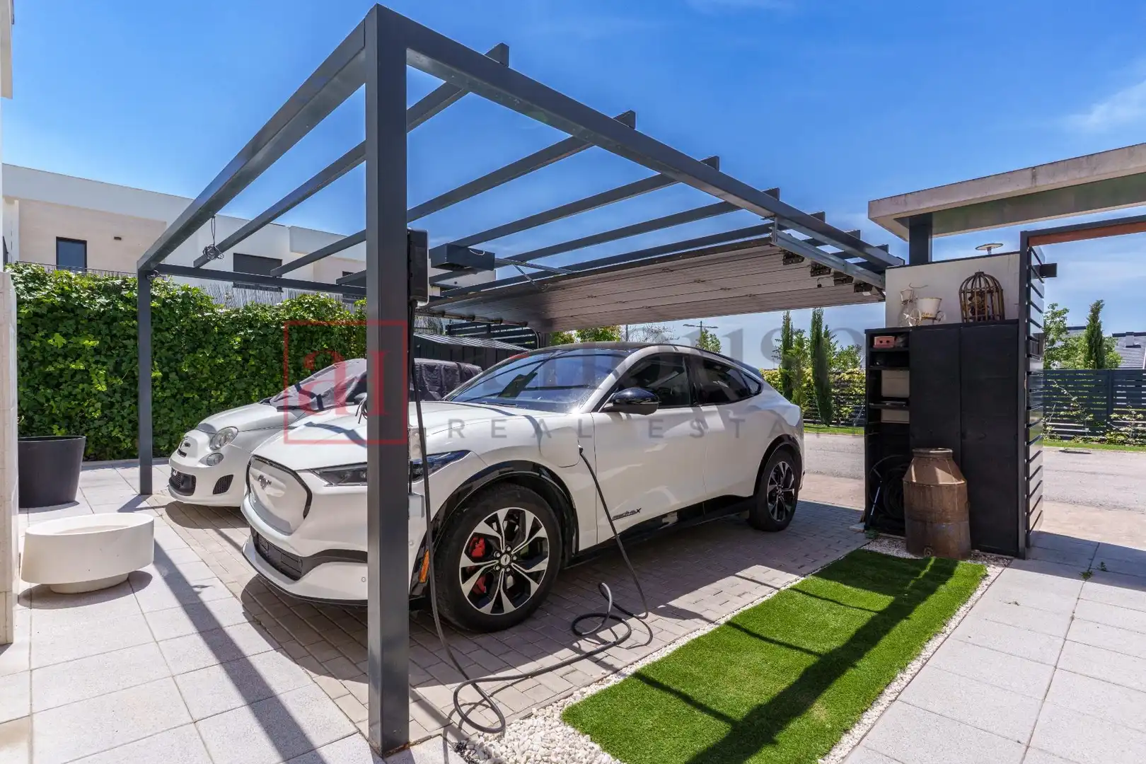 Parking de Casa adosada en venta en Boadilla del Monte con Aire acondicionado, Calefacción y Jardín privado