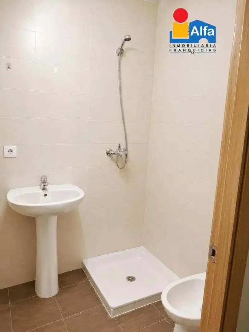 Baño de Piso en venta en Cáceres con Aire acondicionado, Jardín privado y Terraza