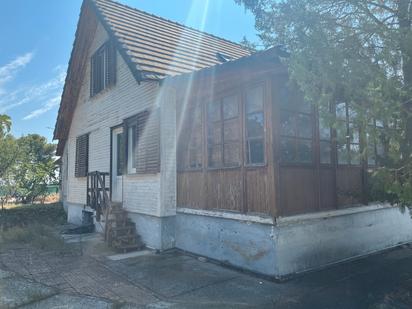 Vista exterior de Casa o xalet en venda en  Zaragoza Capital amb Terrassa i Piscina