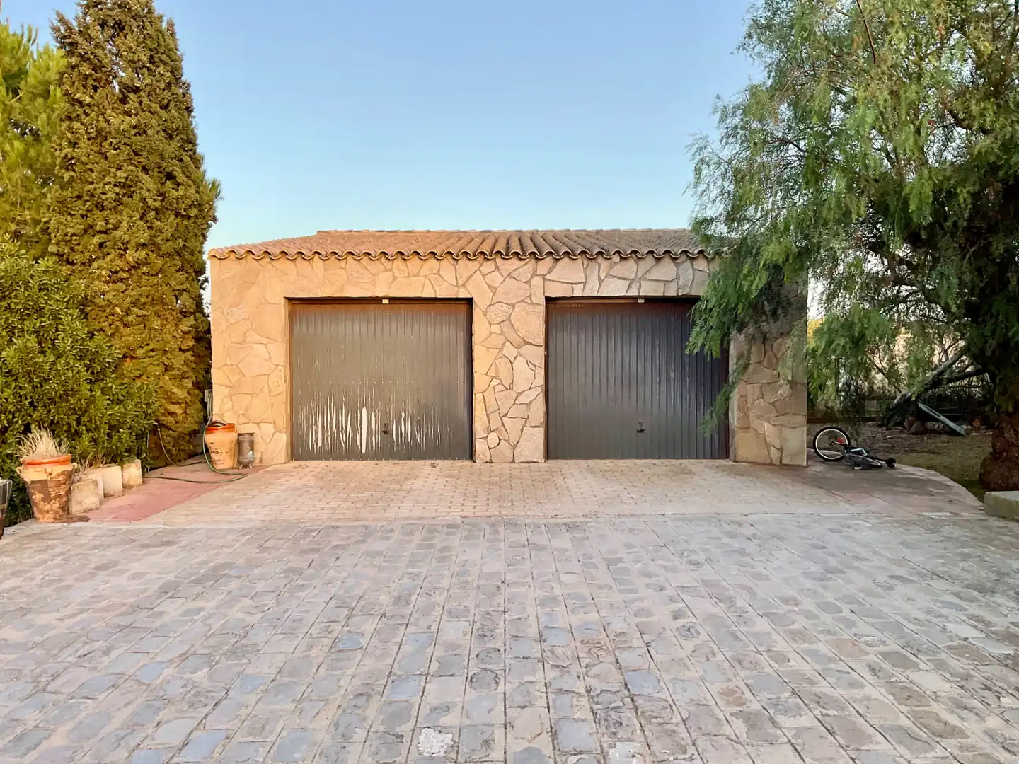Vista exterior de Casa o xalet en venda en Puerto Real amb Calefacció, Jardí privat i Terrassa