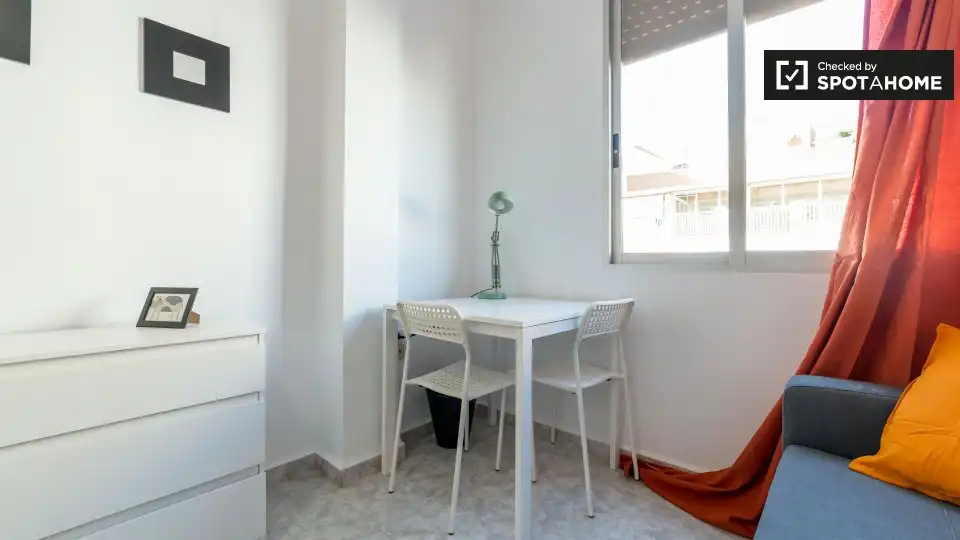 Esszimmer von Wohnung zur untervermieten in Valencia mit Klimaanlage, Heizung und Möbliert