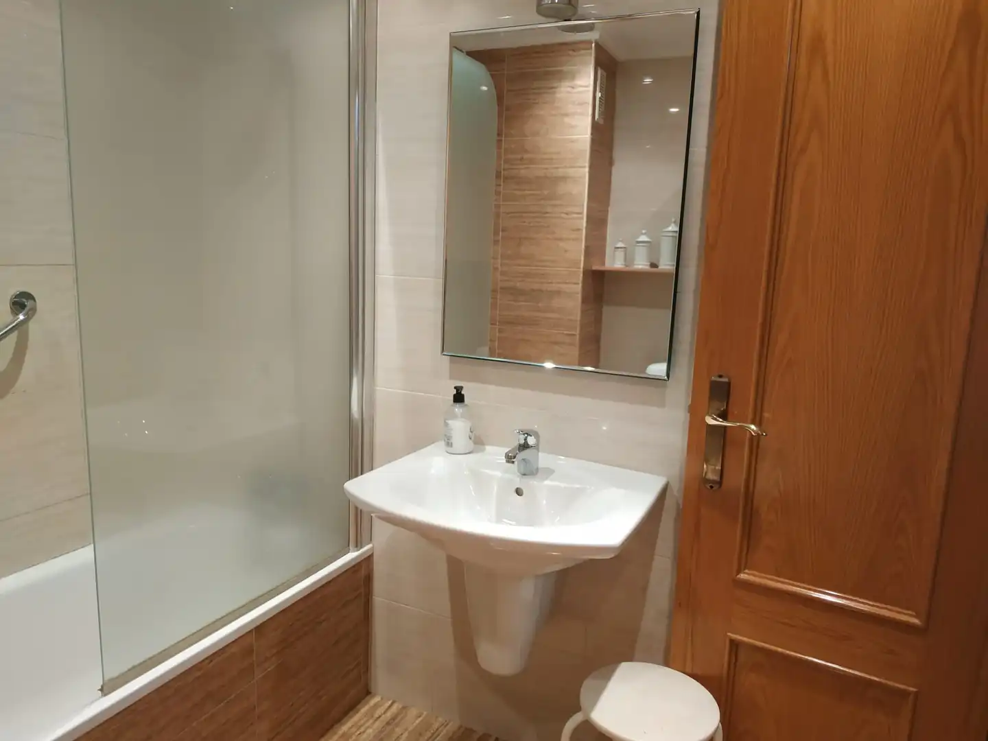 Baño de Piso de alquiler en Valencia con Amueblado, Horno y Lavadora