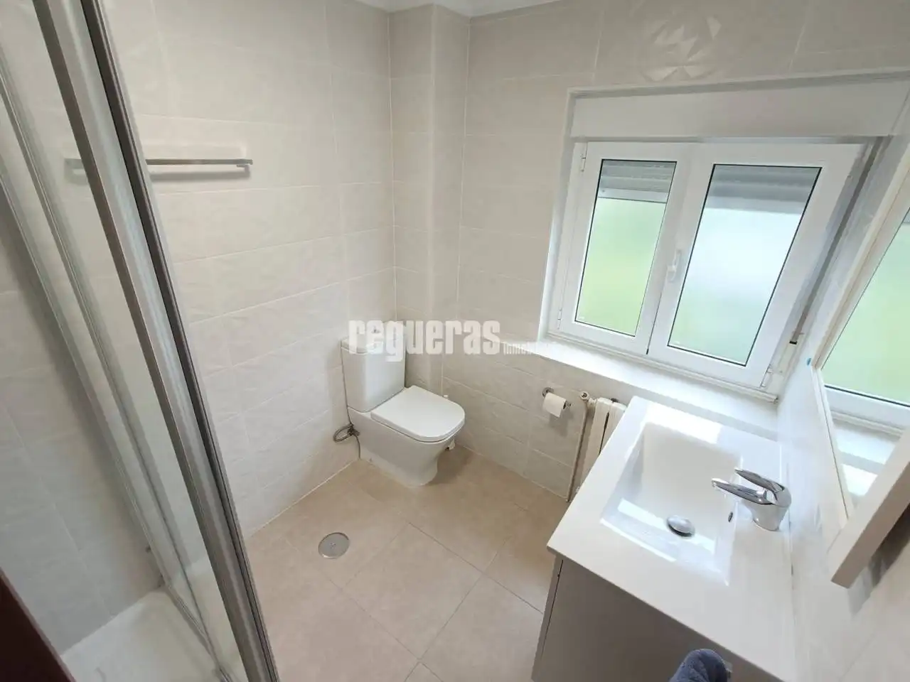 Bathroom of Houses for rent in Avilés  with Heating, Private garden and Furnished