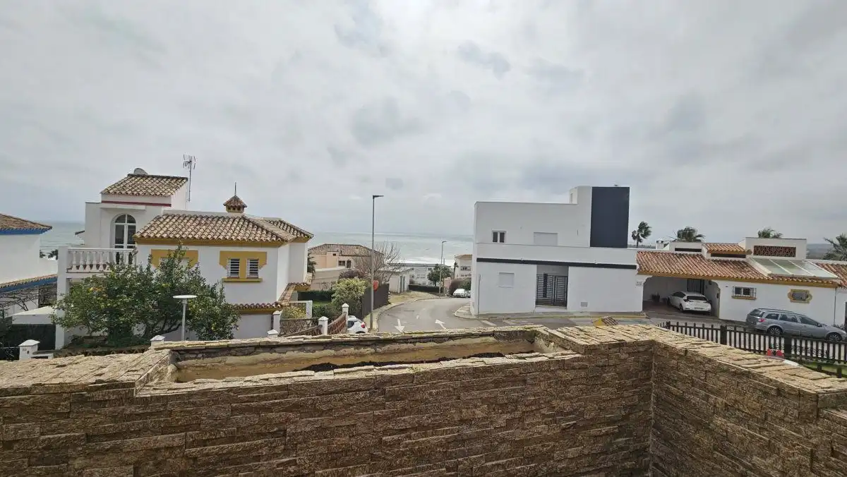 Vista exterior de Casa o xalet en venda en Sotogrande amb Aire condicionat, Calefacció i Jardí privat