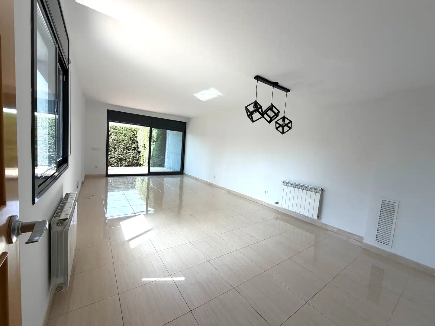 Sala d'estar de Casa adosada en venda en Cambrils amb Aire condicionat, Calefacció i Jardí privat