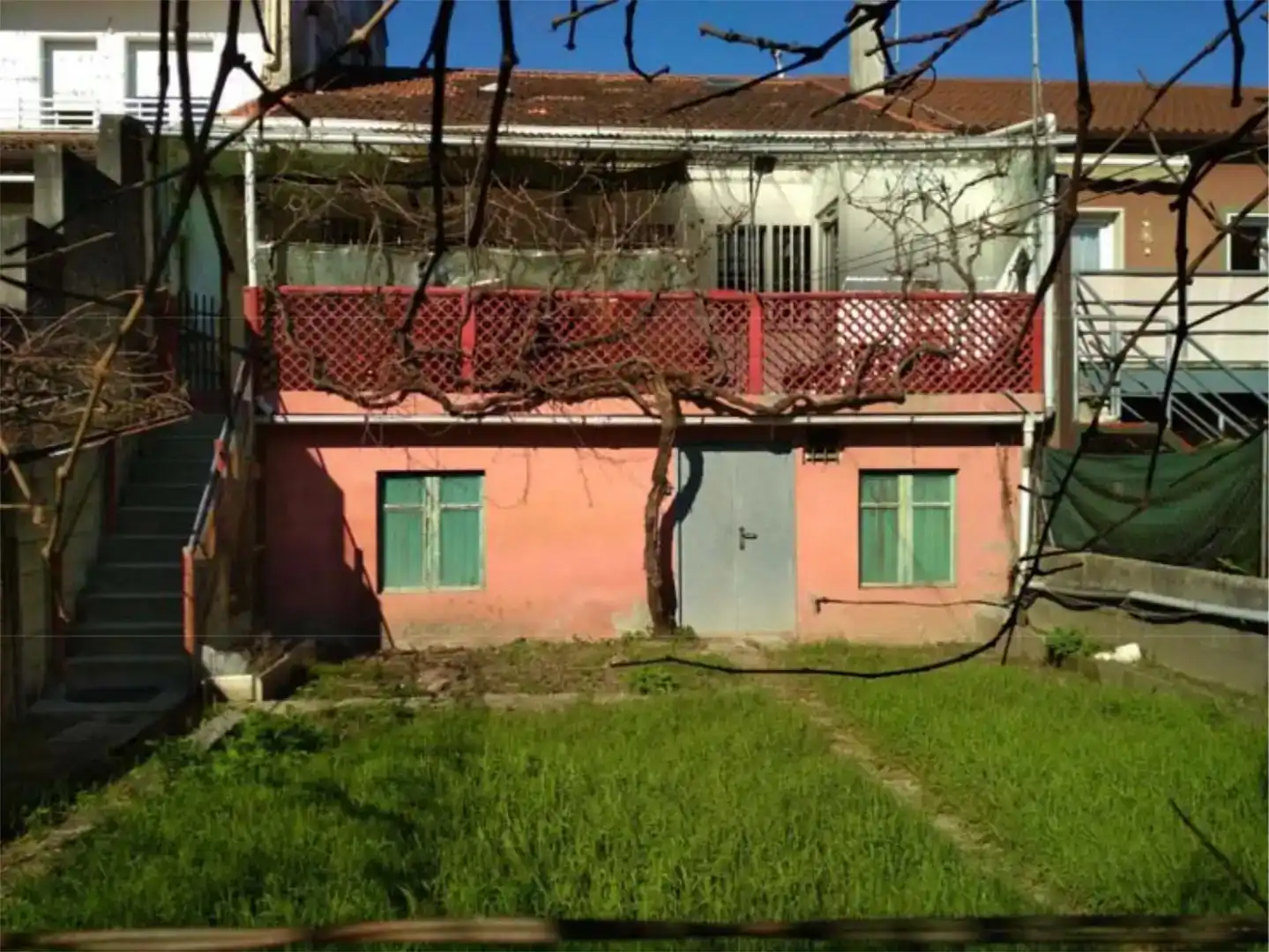 Vista exterior de Casa adosada en venda en Caldas de Reis amb Jardí privat, Traster i Moblat