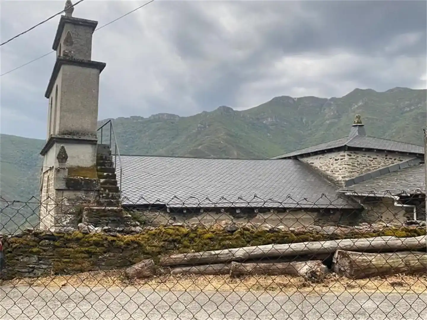 Vista exterior de Dúplex en venta en Oencia con Amueblado
