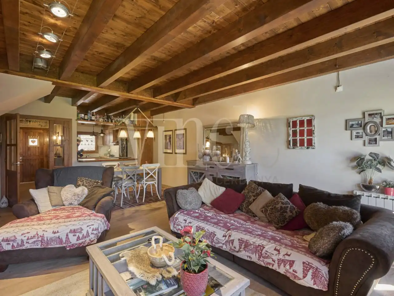 Sala d'estar de Casa adosada en venda en Isòvol amb Calefacció, Parquet i Terrassa