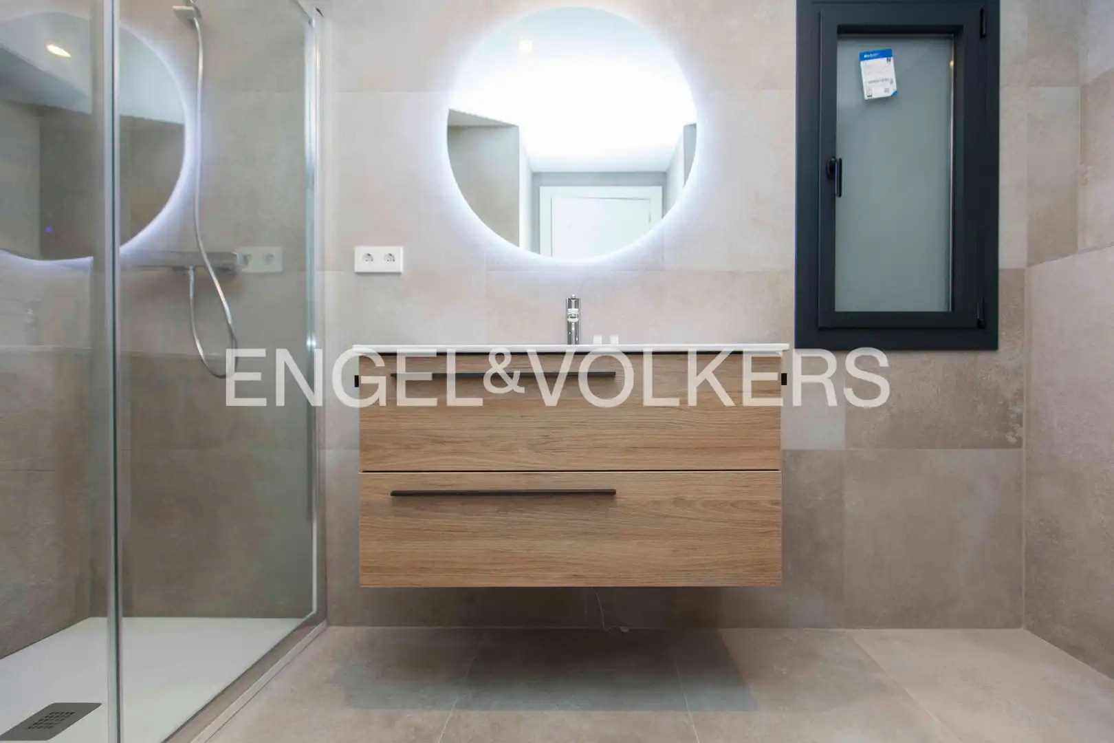 Bathroom of Flat for sale in Barcelona  with Air Conditioner, Heating and Parquet flooring