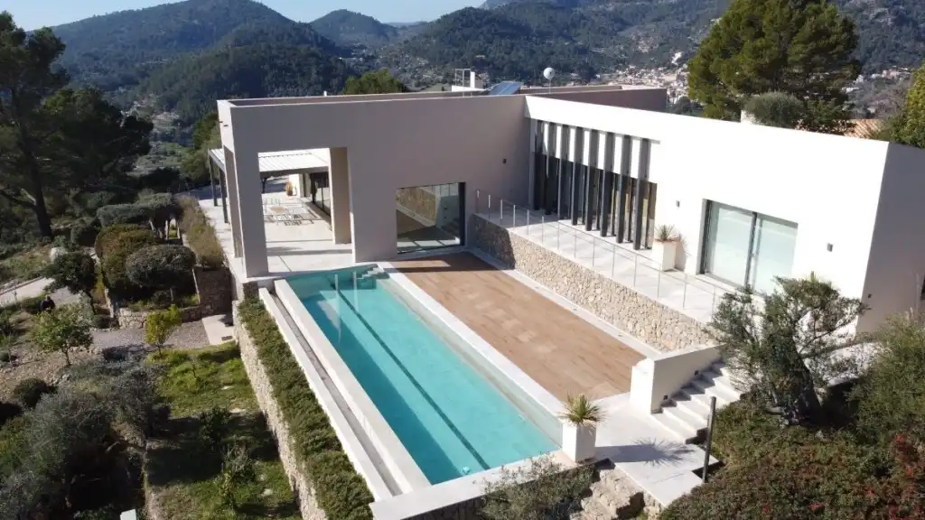 Maison rustique avec piscine à vendre à Selva