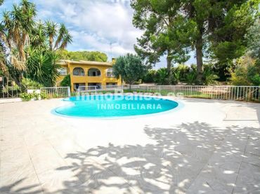 Xalet amb piscina en venda a Carrer la Lluna 20