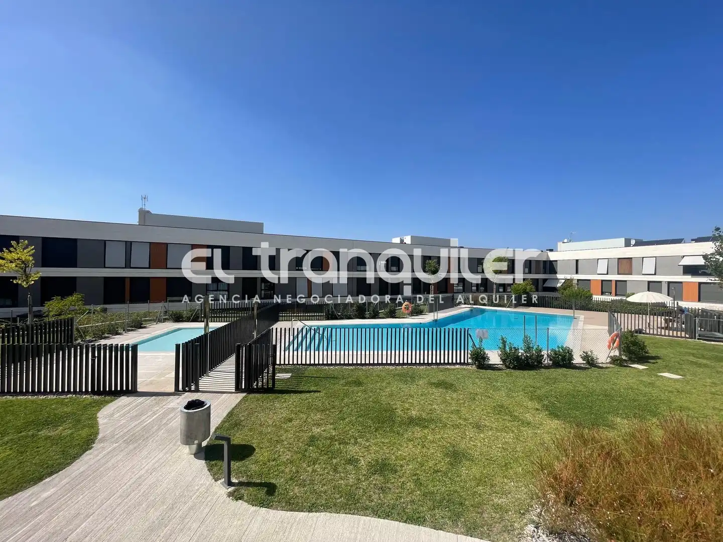 Schwimmbecken von Wohnung zur Miete in Las Rozas de Madrid mit Klimaanlage, Terrasse und Schwimmbad