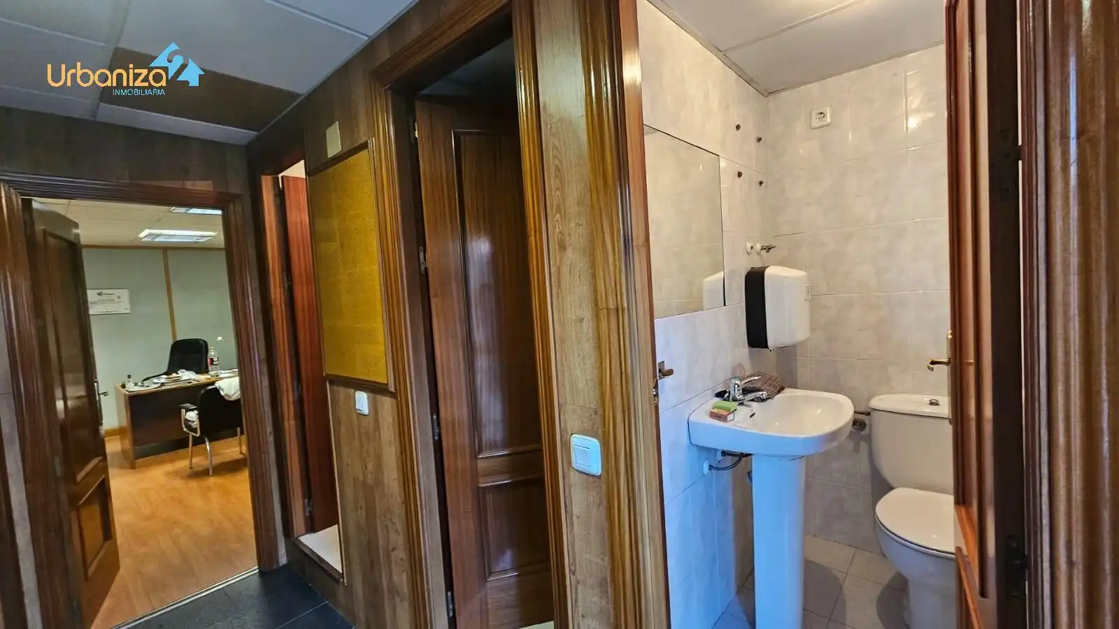 Bathroom of Industrial buildings for sale in Badajoz