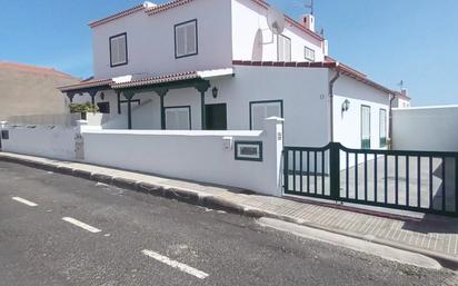 Vista exterior de Casa adosada en venda en Arico