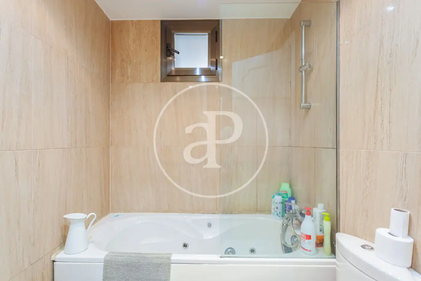 Badezimmer von Wohnung zum Verkauf in Majadahonda mit Klimaanlage, Heizung und Privatgarten