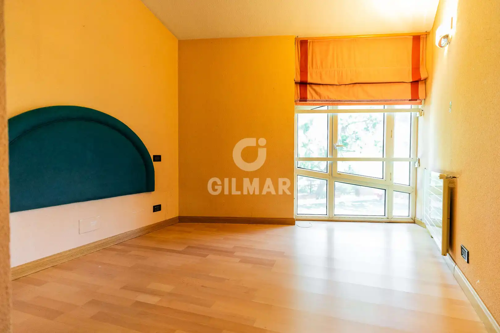Dormitori de Casa o xalet en venda en Hoyo de Manzanares amb Calefacció, Jardí privat i Piscina