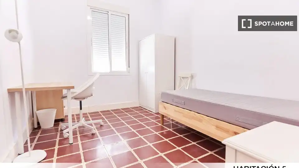 Dormitori de Pis de lloguer en Sevilla amb Aire condicionat, Calefacció i Moblat