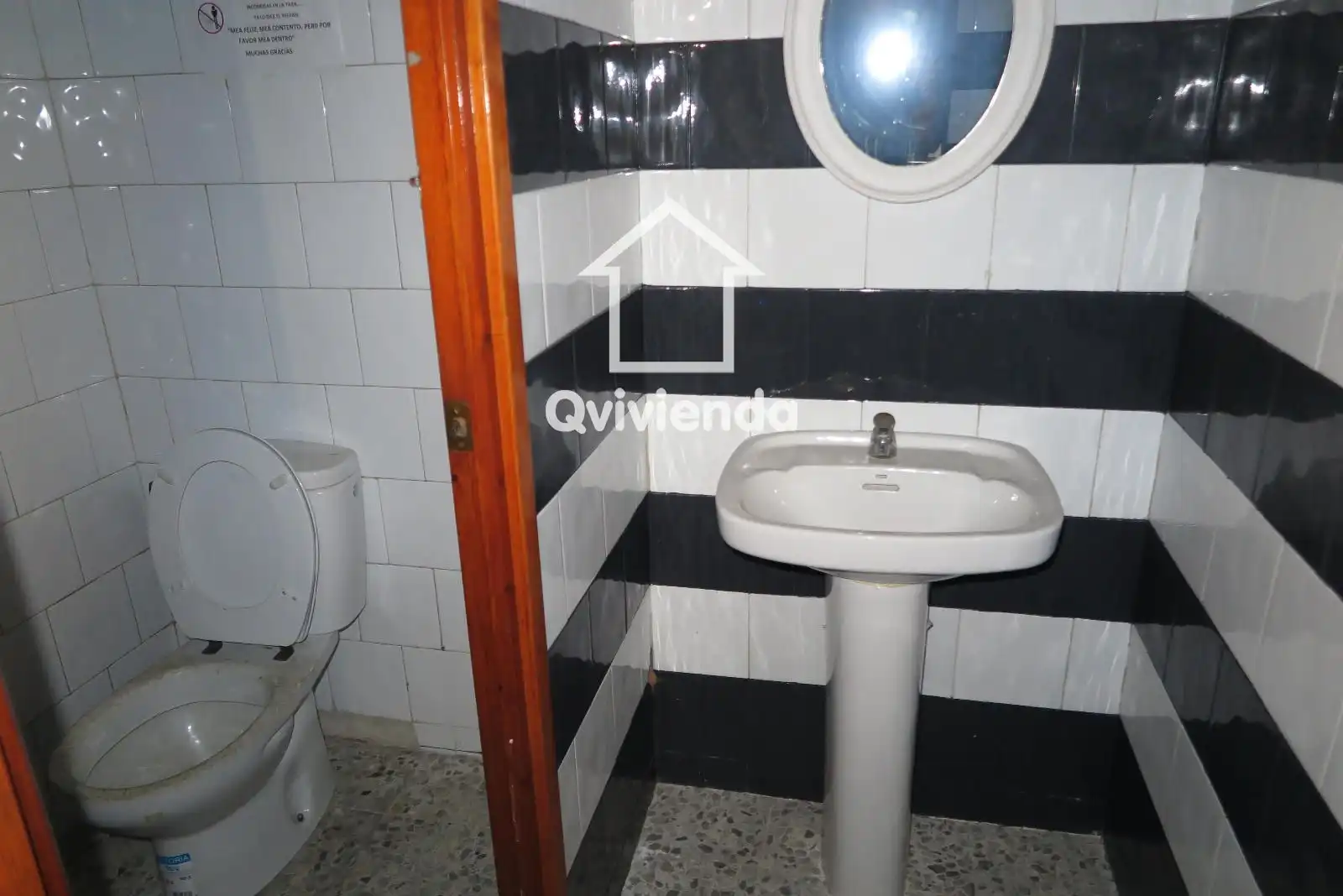 Bany de Local de lloguer en Can Borrell