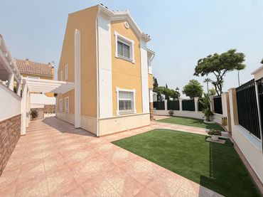 Xalet amb piscina en venda a Espartinas Pueblo