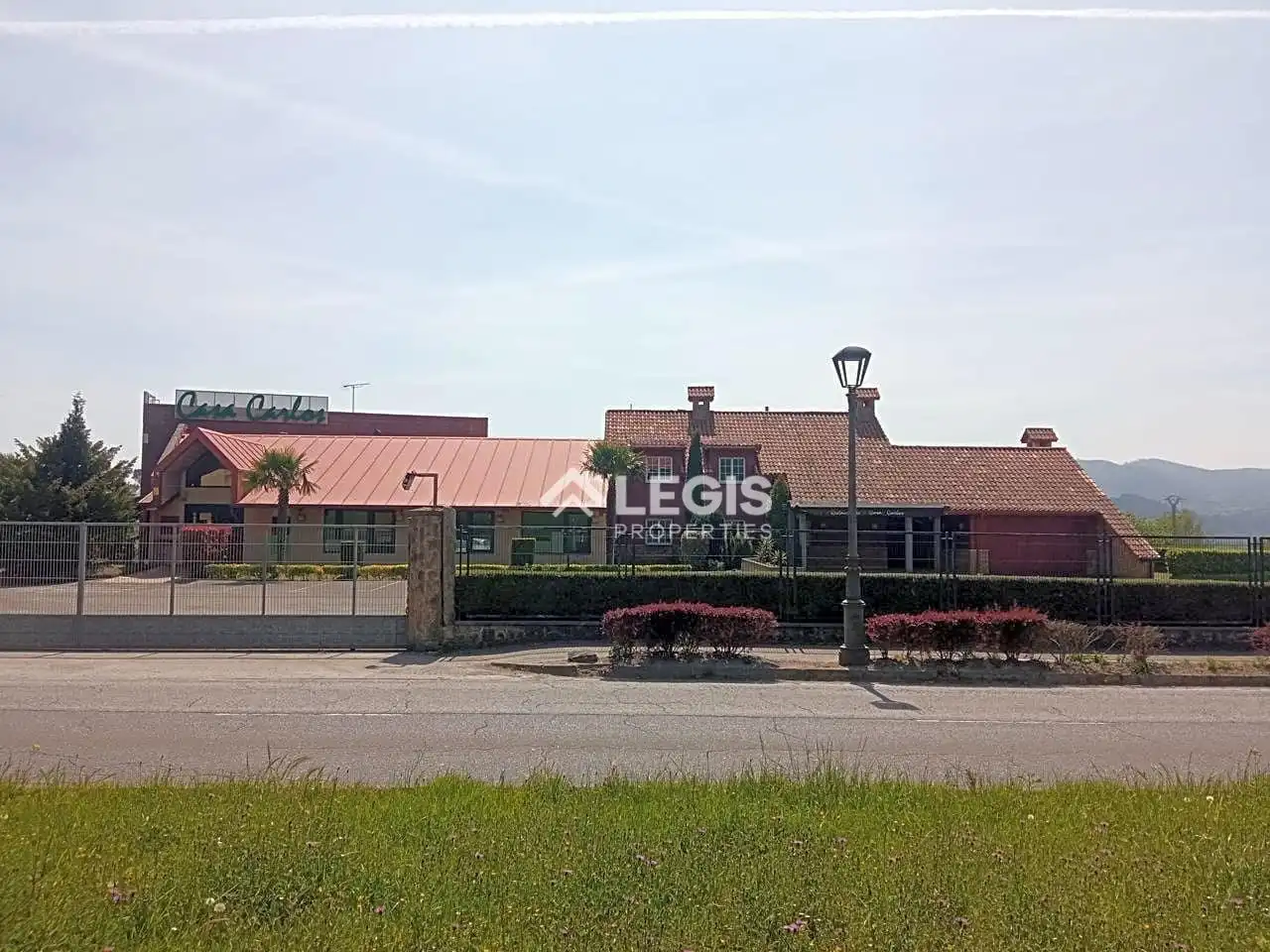 Vista exterior de Edificio en venta en Llanera
