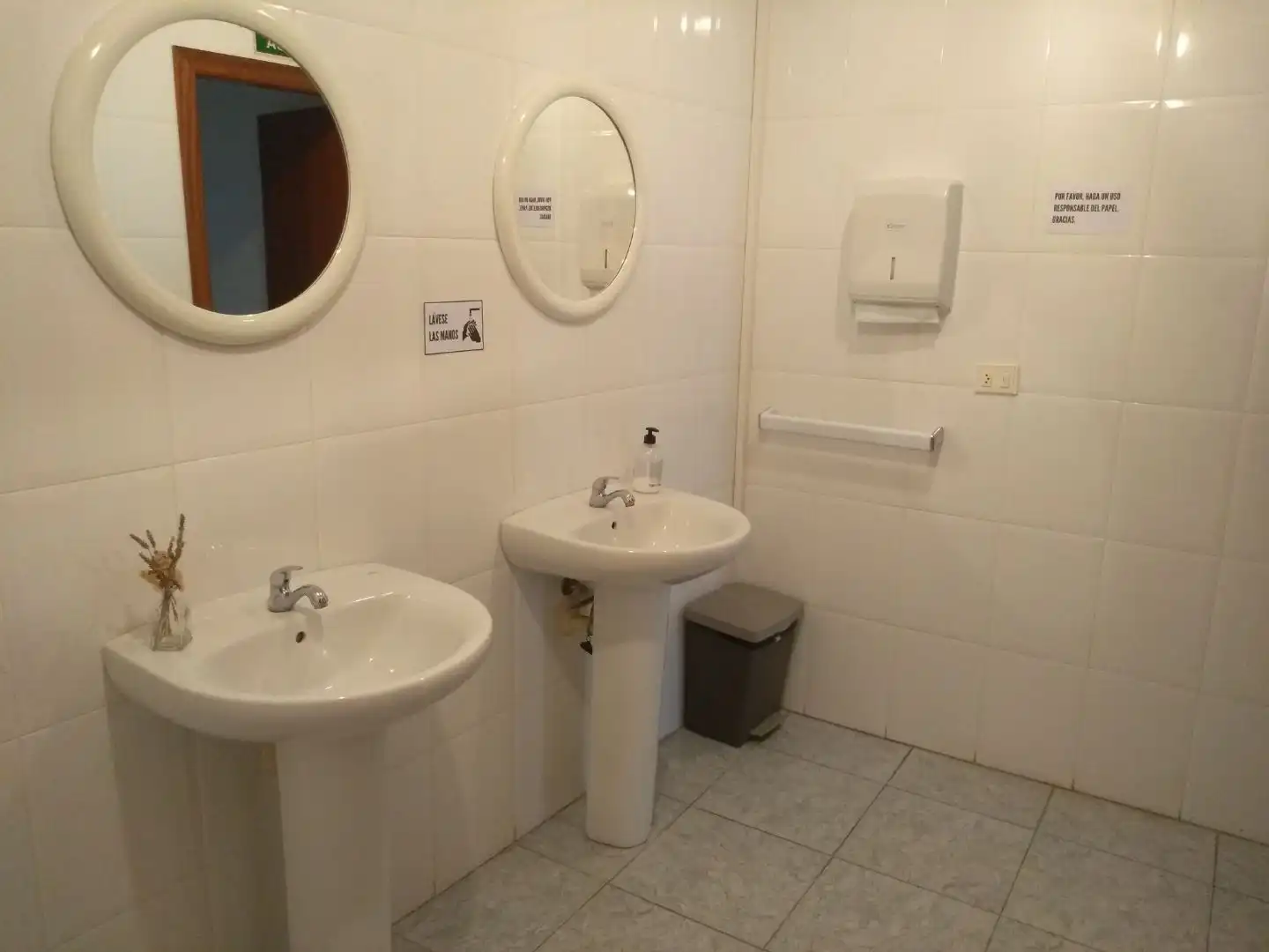 Baño de Local en venta en Castellón de la Plana / Castelló de la Plana con Aire acondicionado, Terraza y Amueblado