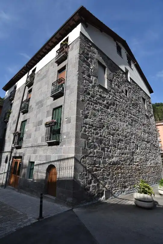 Außenansicht von Wohnung zum Verkauf in Soraluze / Plasencia de las Armas mit Heizung und Abstellraum