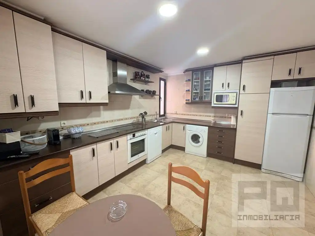 Cocina de Planta baja de alquiler en Las Navas del Marqués 