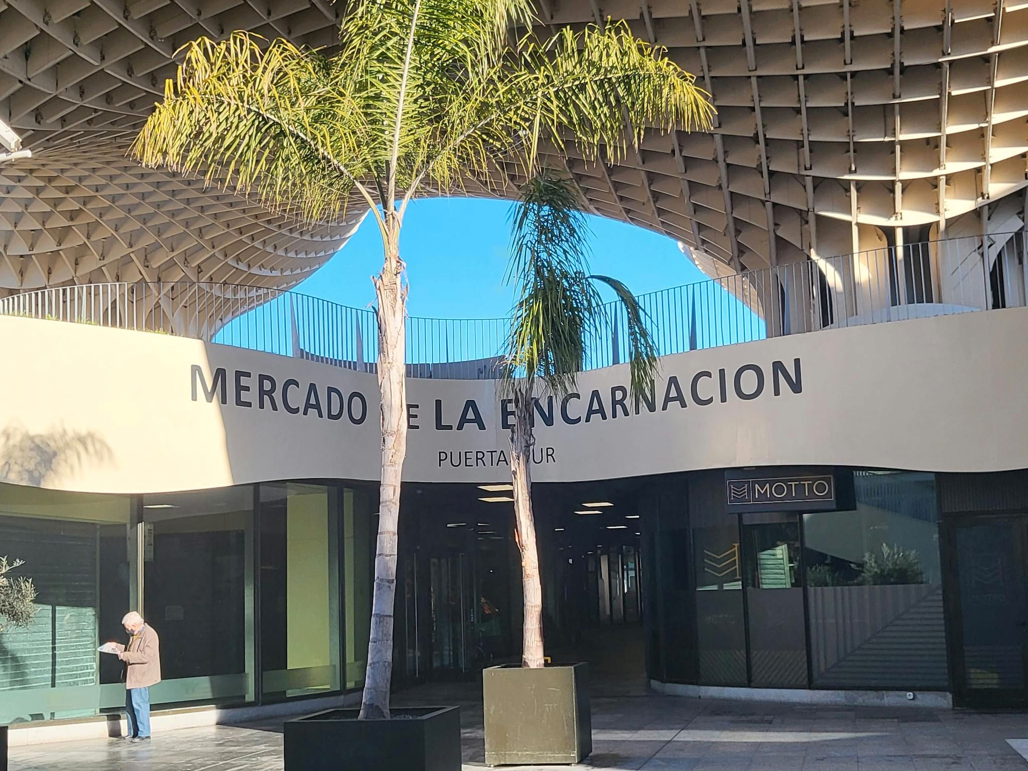 Exterior view of Flat to share in  Sevilla Capital  with Heating, Furnished and Washing machine